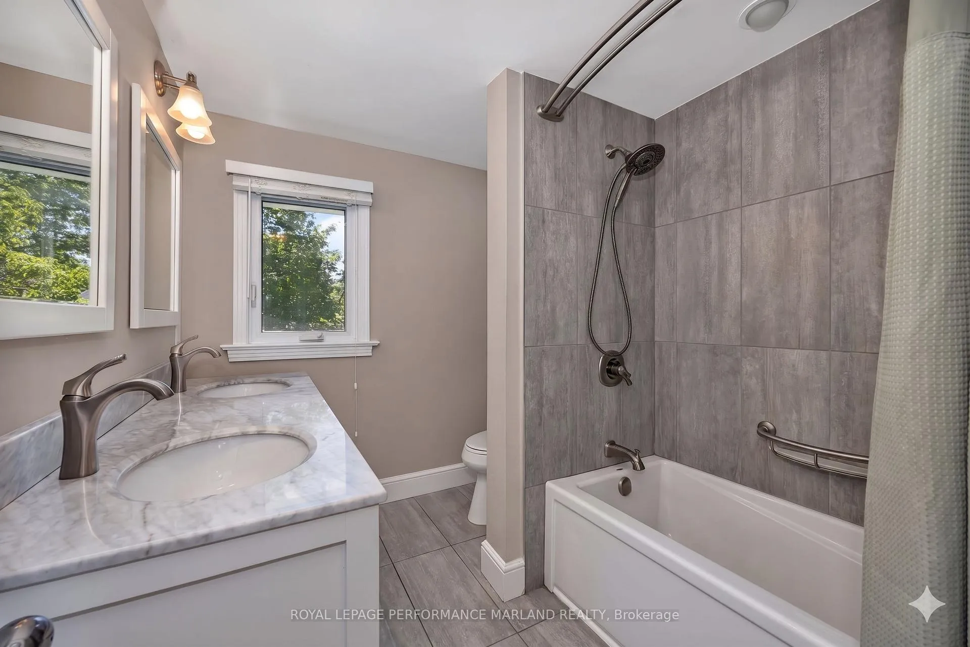 Photo 22 of 2064 Blossom Drive, Ottawa, Applewood Acres — HOMEH