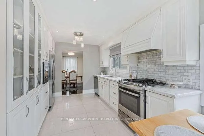 Photo 1 of 56 Cavendish Crescent, Brampton, Avondale — HOMEH