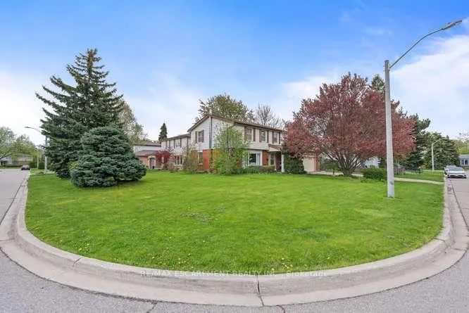 Photo 3 of 56 Cavendish Crescent, Brampton, Avondale — HOMEH