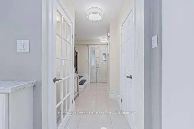 Photo 8 of 56 Cavendish Crescent, Brampton, Avondale — HOMEH