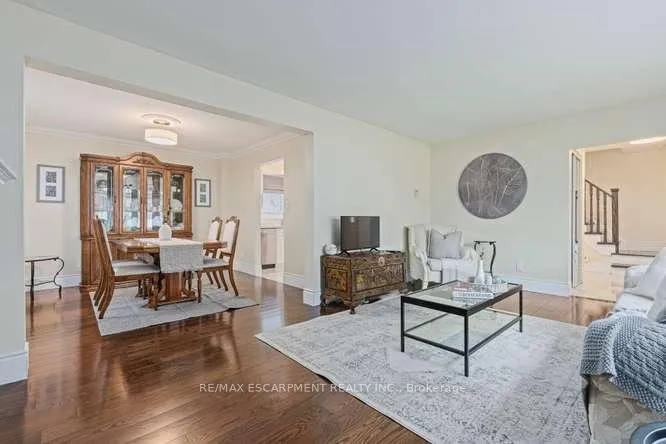 Photo 10 of 56 Cavendish Crescent, Brampton, Avondale — HOMEH