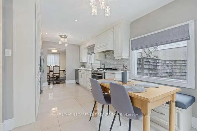 Photo 15 of 56 Cavendish Crescent, Brampton, Avondale — HOMEH