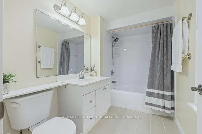 Photo 20 of 56 Cavendish Crescent, Brampton, Avondale — HOMEH