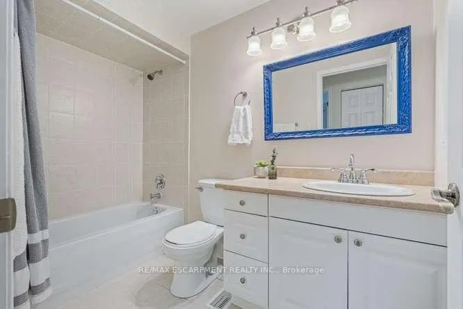Photo 24 of 56 Cavendish Crescent, Brampton, Avondale — HOMEH