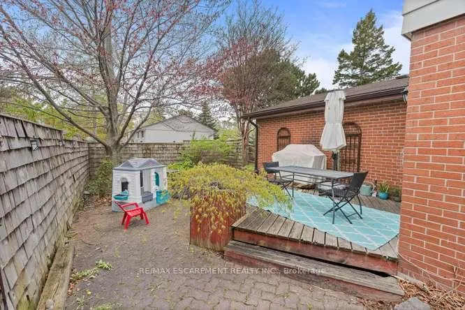 Photo 30 of 56 Cavendish Crescent, Brampton, Avondale — HOMEH