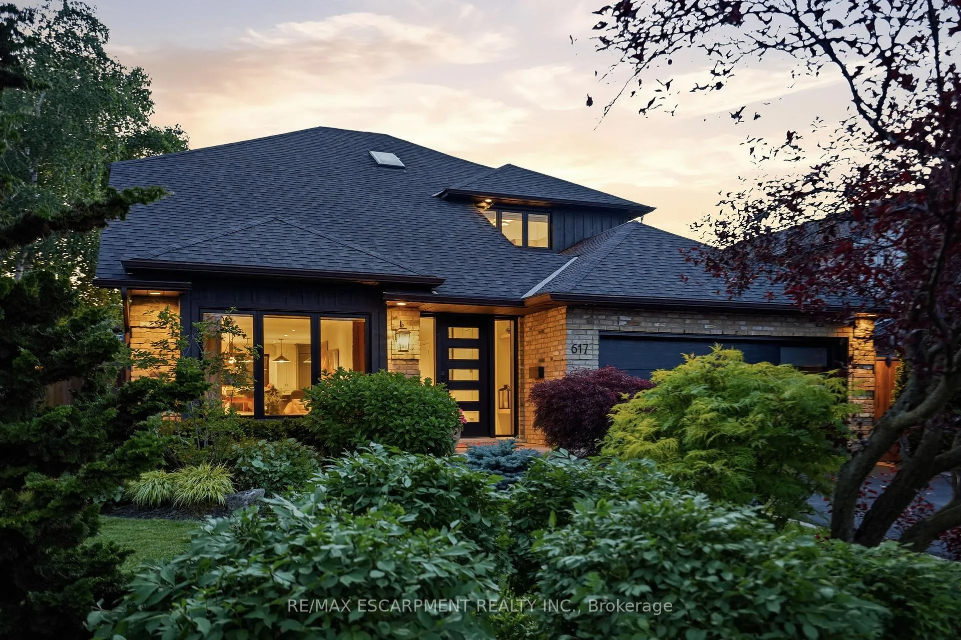 Photo 2 of 617 Grays Road, Hamilton, Confederation Park — HOMEH