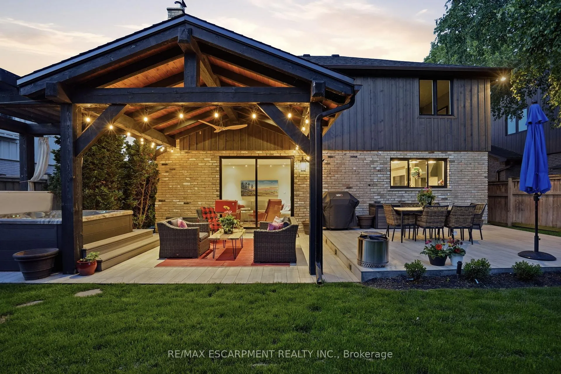 Photo 4 of 617 Grays Road, Hamilton, Confederation Park — HOMEH