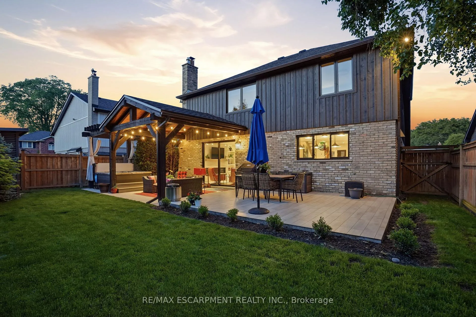 Photo 5 of 617 Grays Road, Hamilton, Confederation Park — HOMEH