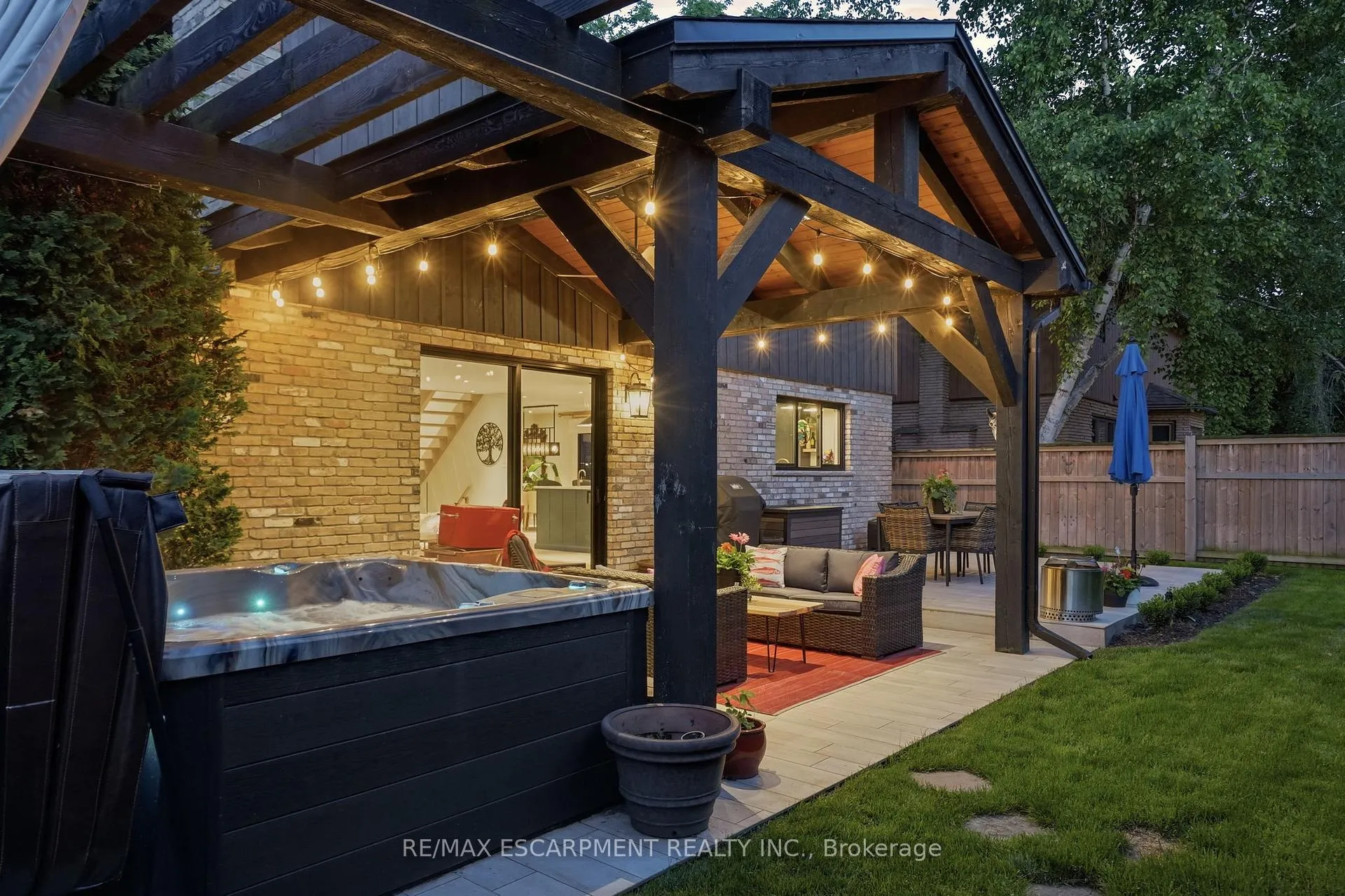 Photo 9 of 617 Grays Road, Hamilton, Confederation Park — HOMEH