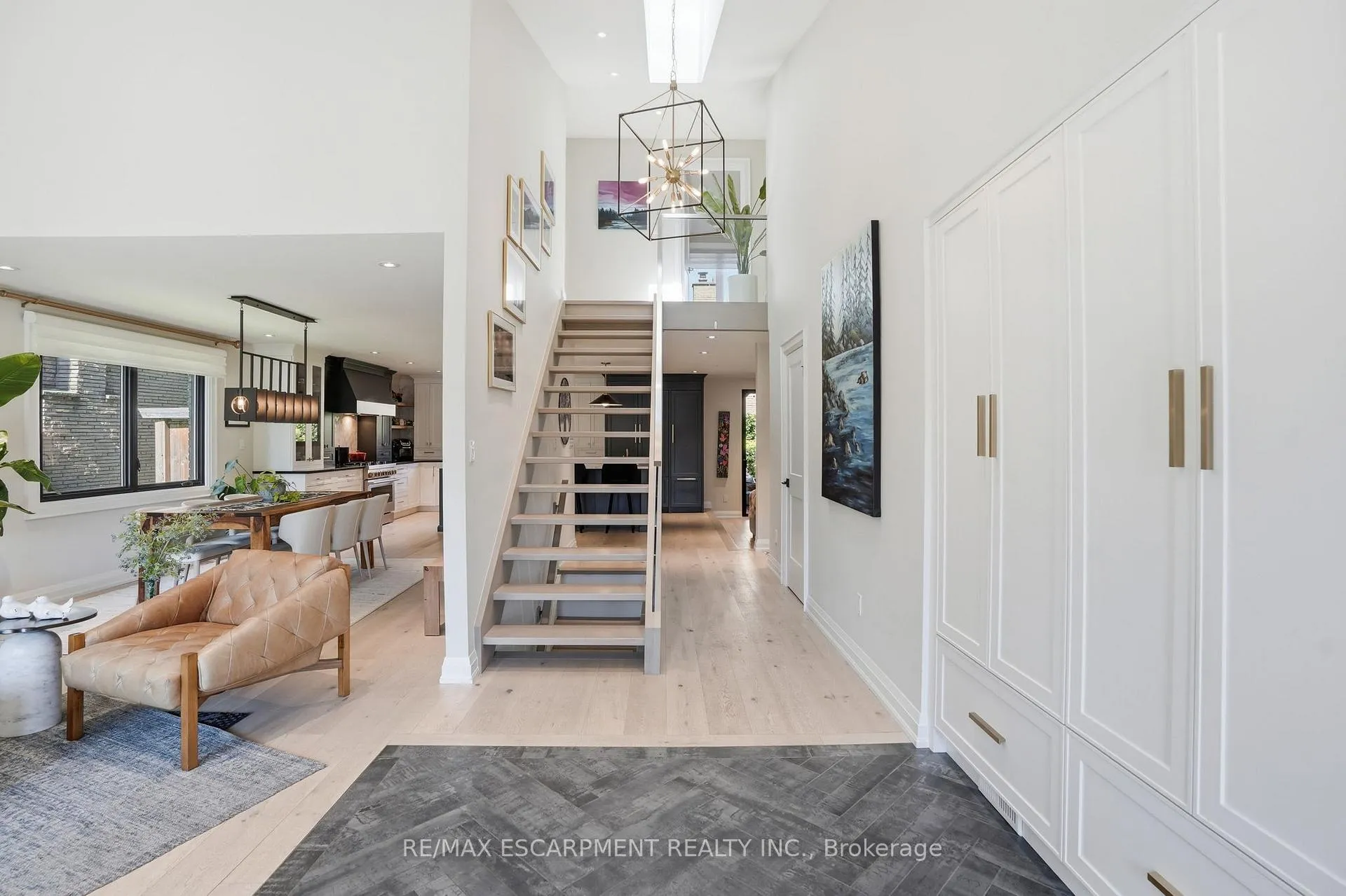 Photo 12 of 617 Grays Road, Hamilton, Confederation Park — HOMEH