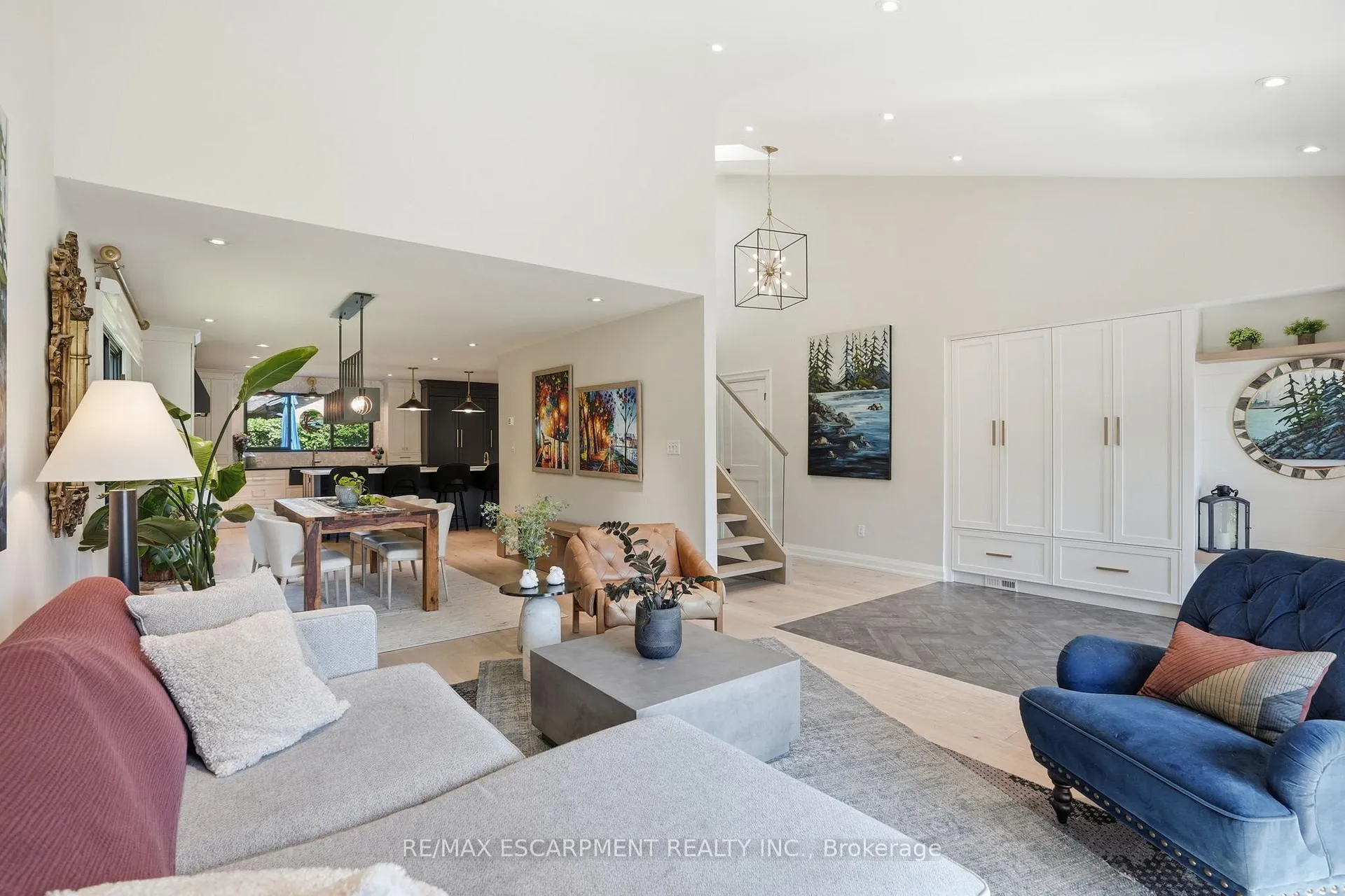 Photo 13 of 617 Grays Road, Hamilton, Confederation Park — HOMEH