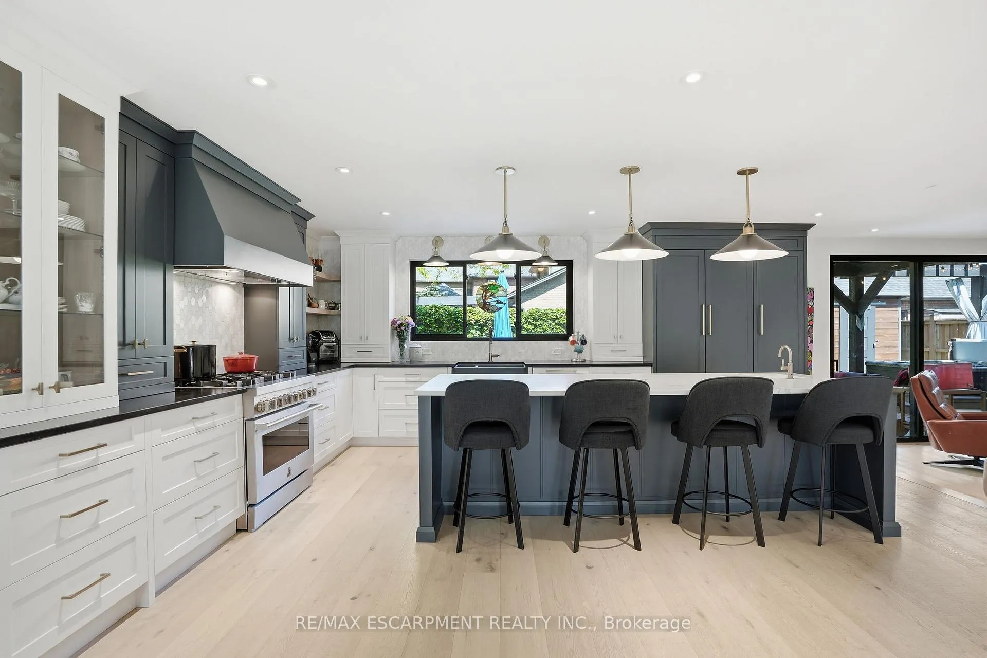 Photo 21 of 617 Grays Road, Hamilton, Confederation Park — HOMEH