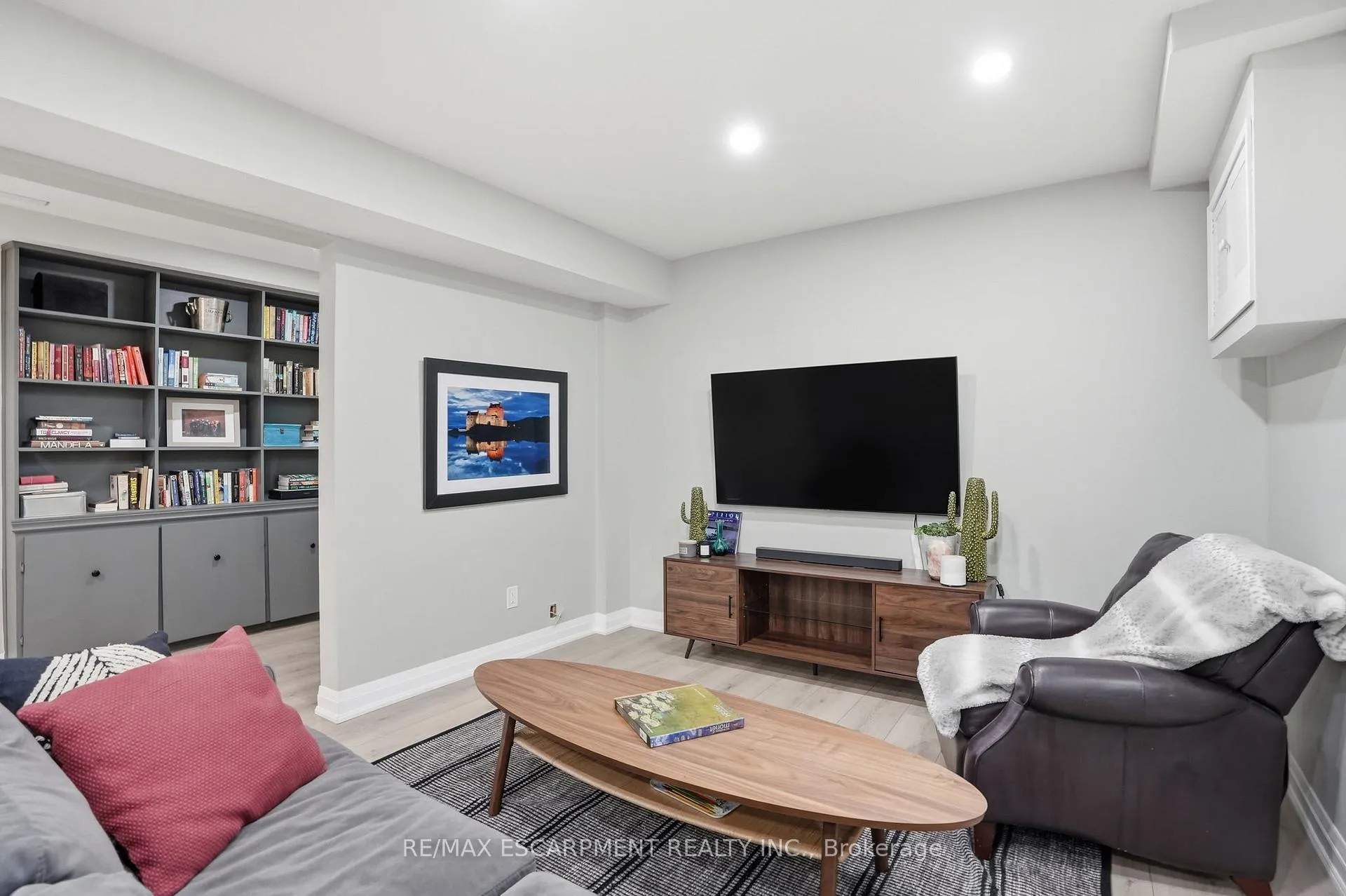 Photo 40 of 617 Grays Road, Hamilton, Confederation Park — HOMEH