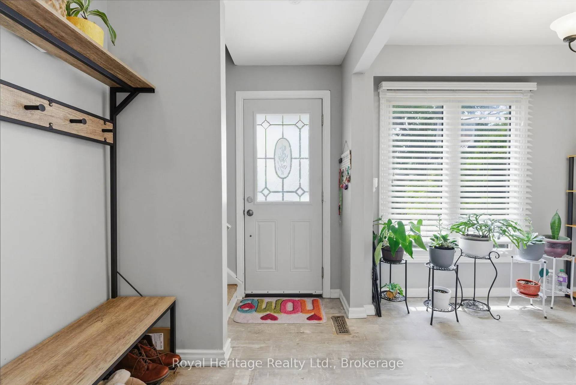 Photo 4 of 81 Doreen Crescent, Clarington, Bowmanville — HOMEH