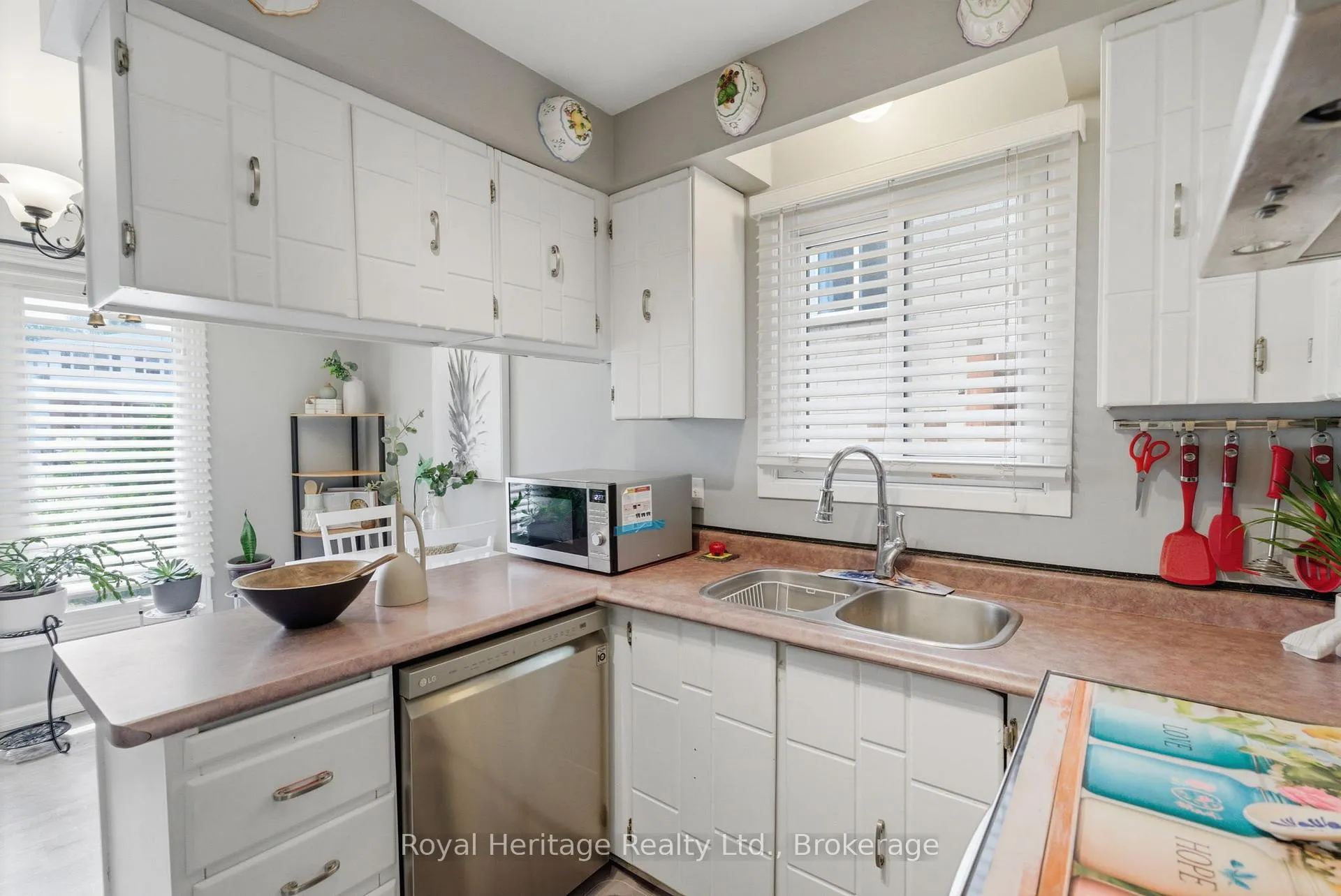 Photo 7 of 81 Doreen Crescent, Clarington, Bowmanville — HOMEH