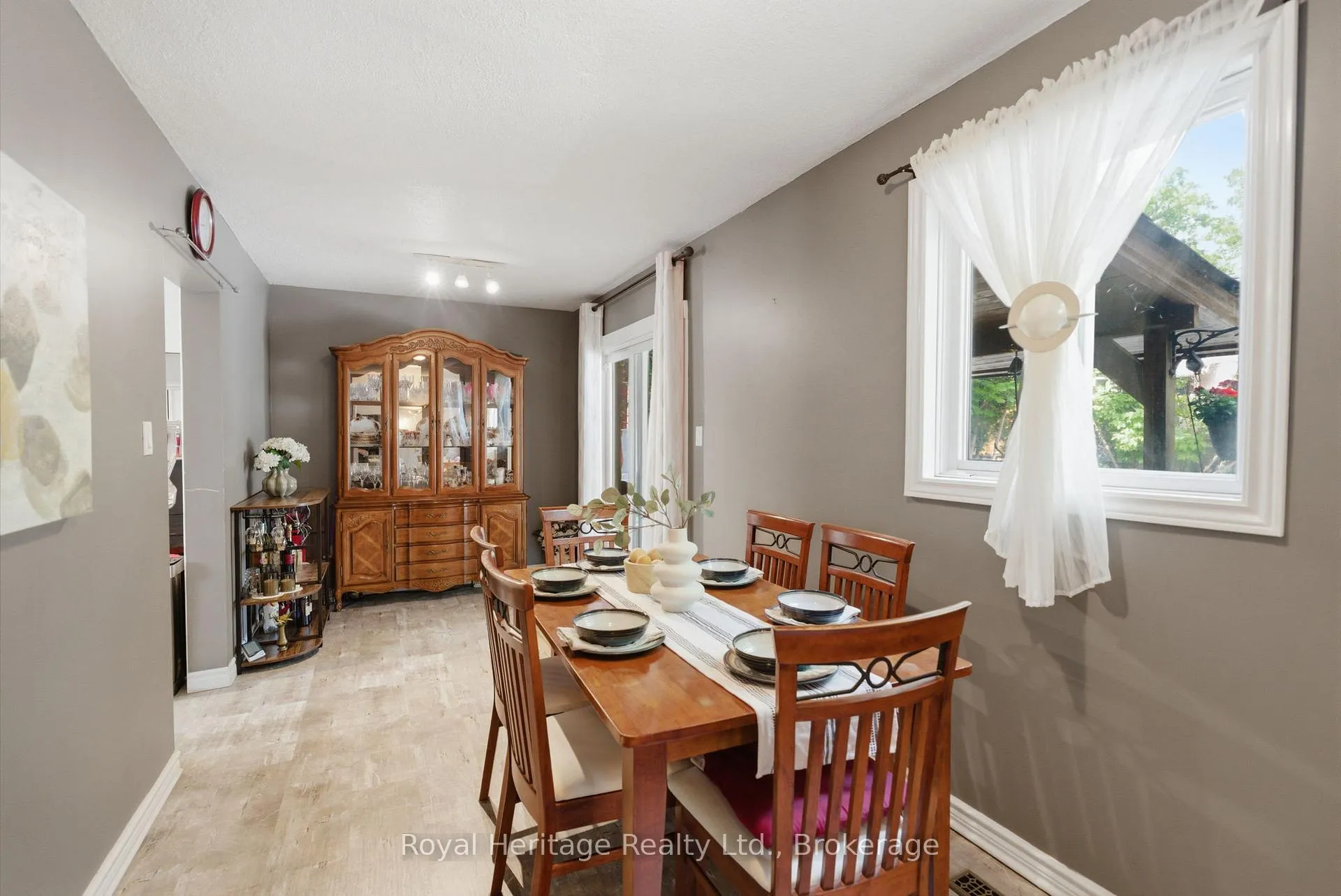 Photo 11 of 81 Doreen Crescent, Clarington, Bowmanville — HOMEH