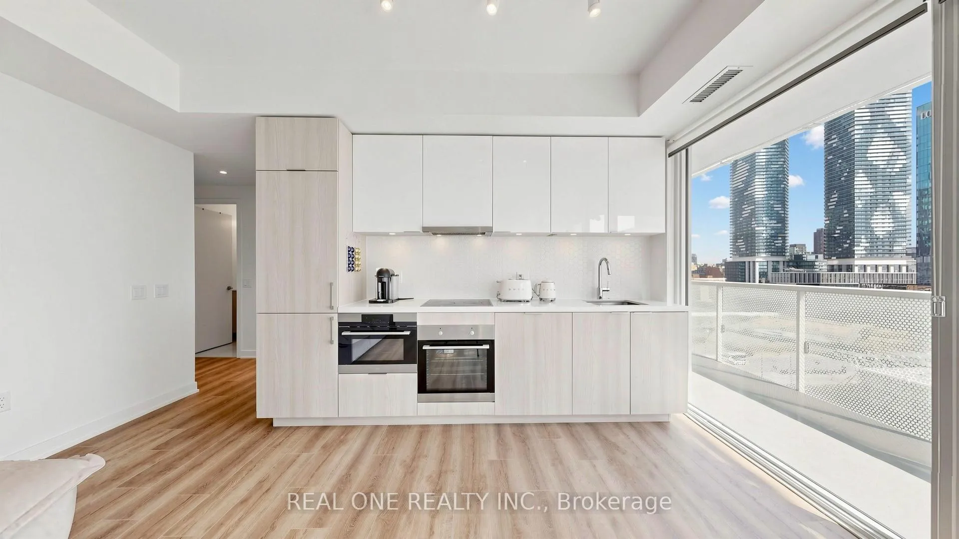 Photo 2 of Unit 907, 15 Queens Quay E, Toronto, Waterfront Communities — HOMEH