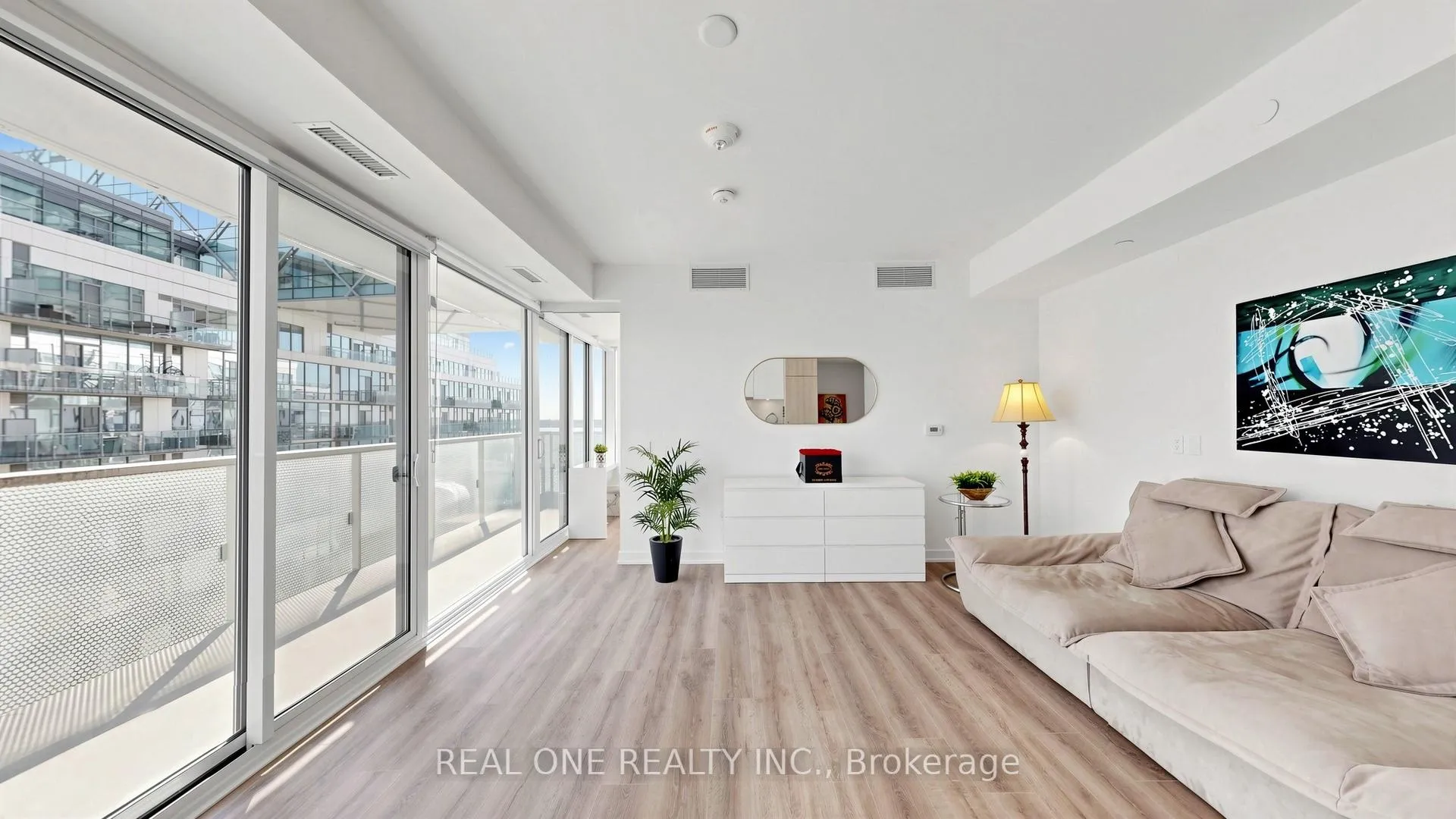 Photo 8 of Unit 907, 15 Queens Quay E, Toronto, Waterfront Communities — HOMEH