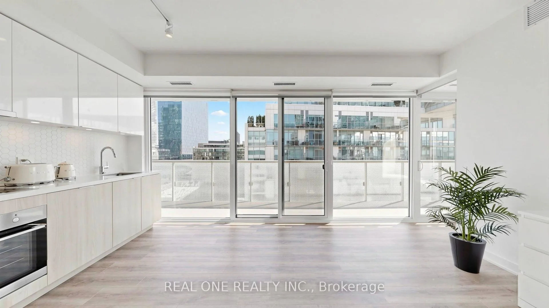 Photo 9 of Unit 907, 15 Queens Quay E, Toronto, Waterfront Communities — HOMEH
