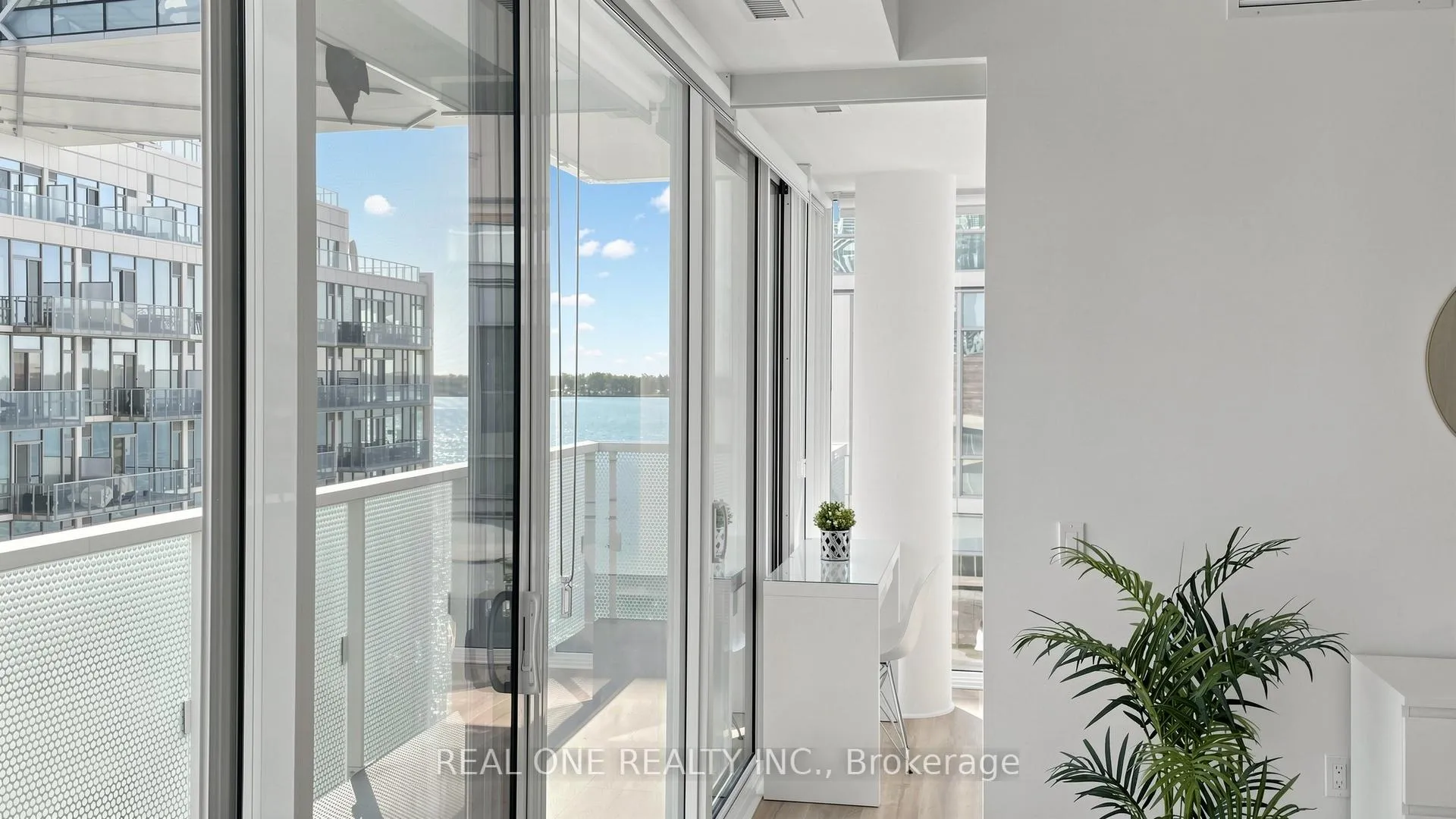 Photo 11 of Unit 907, 15 Queens Quay E, Toronto, Waterfront Communities — HOMEH