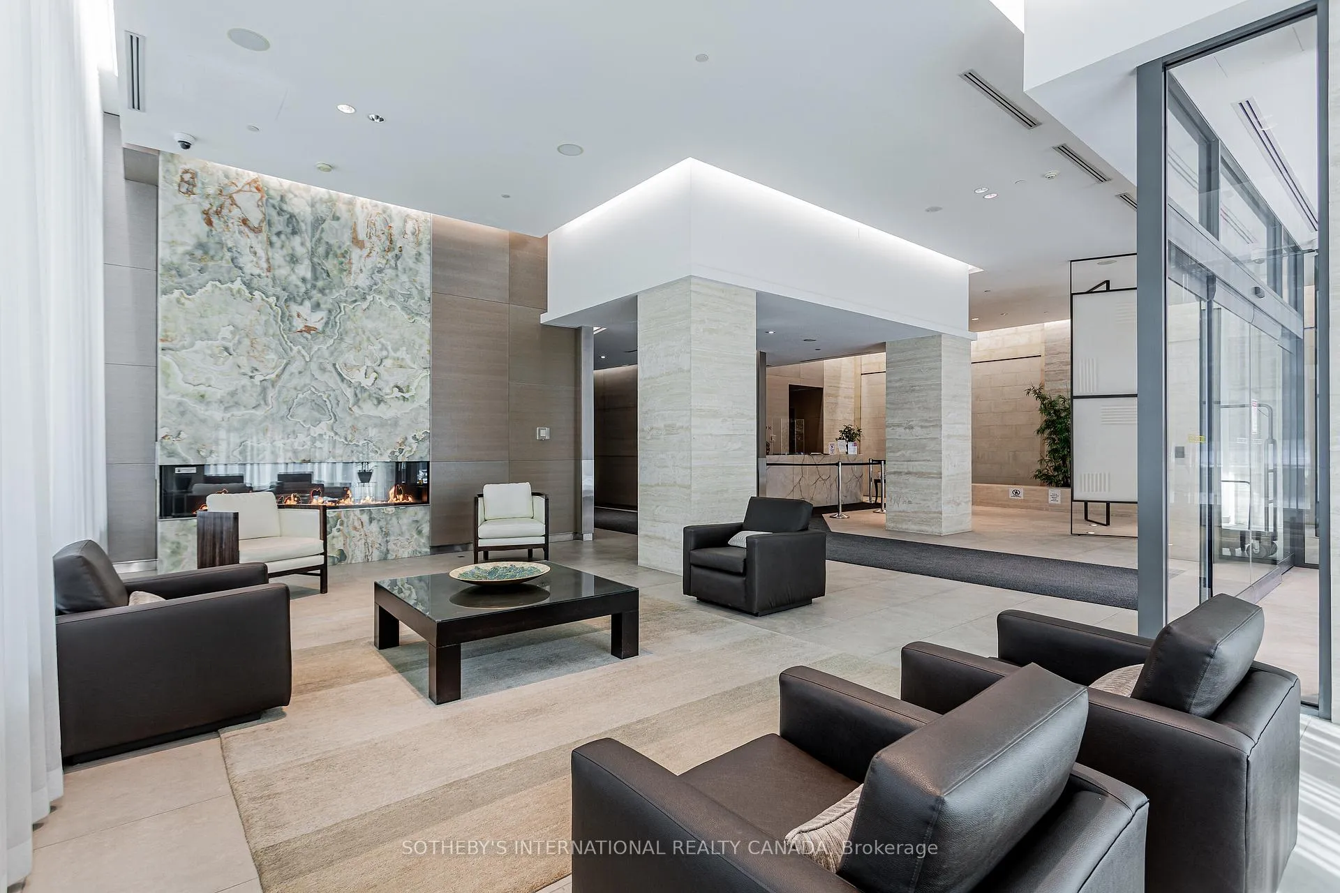 Photo 2 of Unit 2014, 70 Roehampton Avenue, Toronto, Mount Pleasant West — HOMEH
