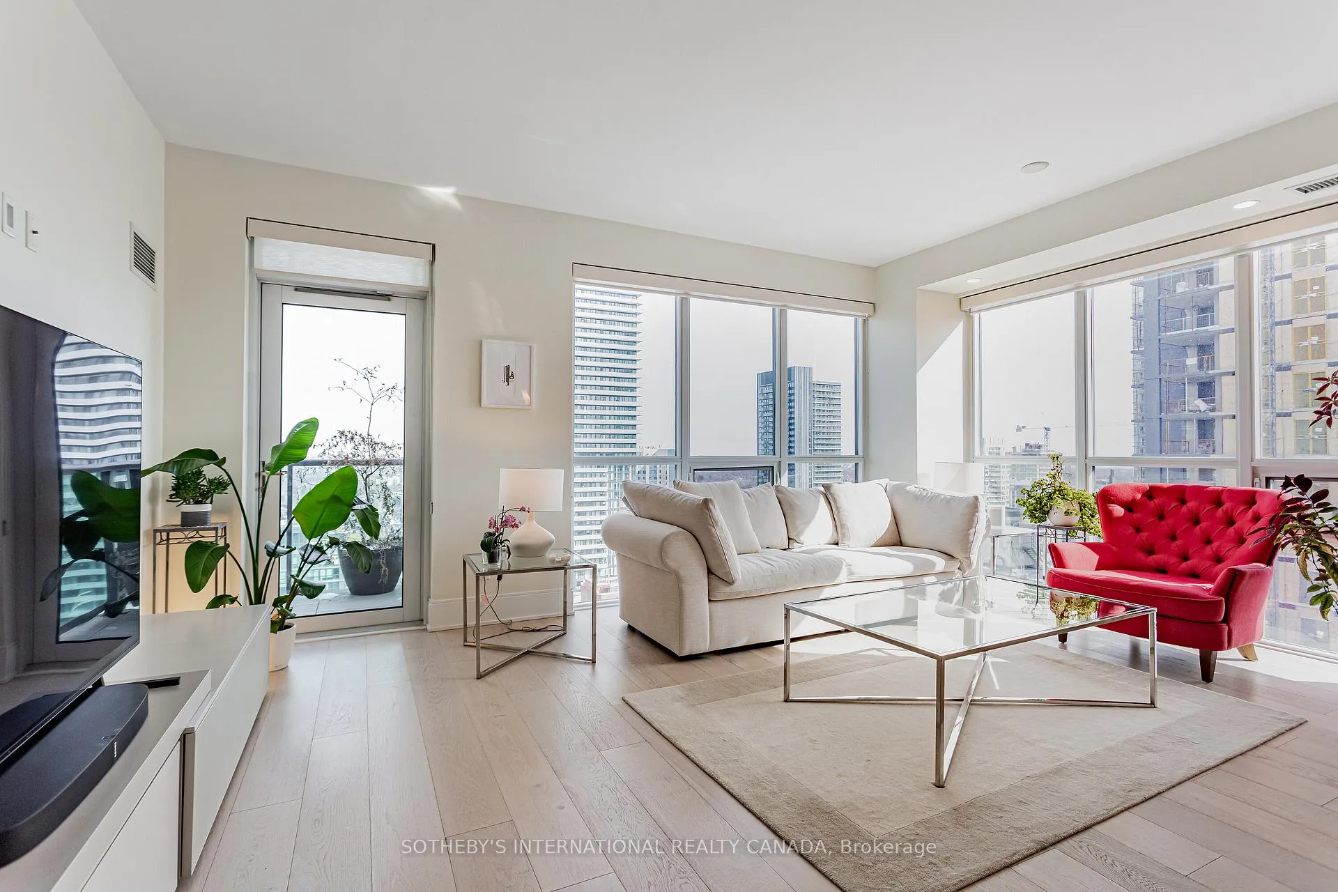 Photo 6 of Unit 2014, 70 Roehampton Avenue, Toronto, Mount Pleasant West — HOMEH