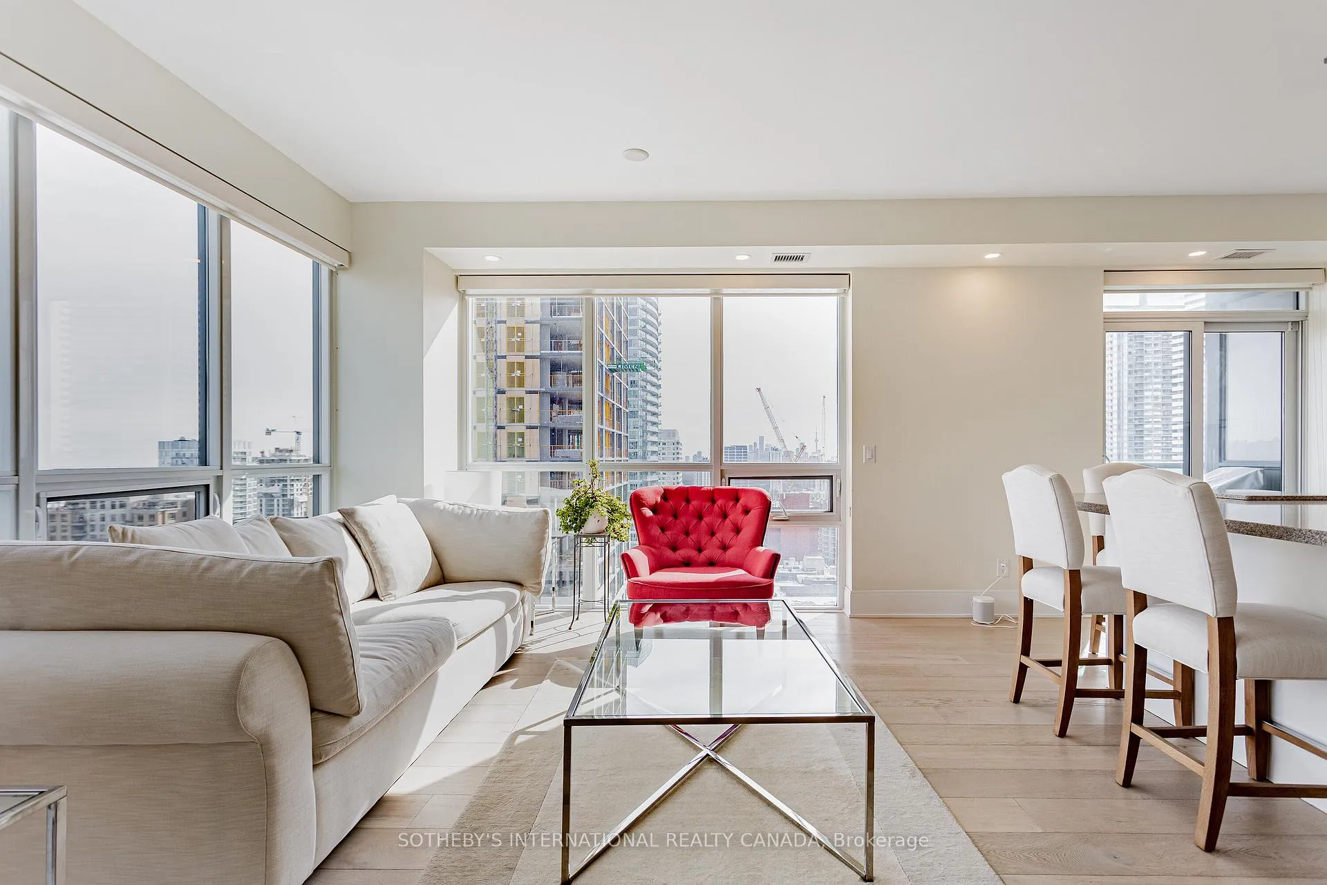 Photo 8 of Unit 2014, 70 Roehampton Avenue, Toronto, Mount Pleasant West — HOMEH
