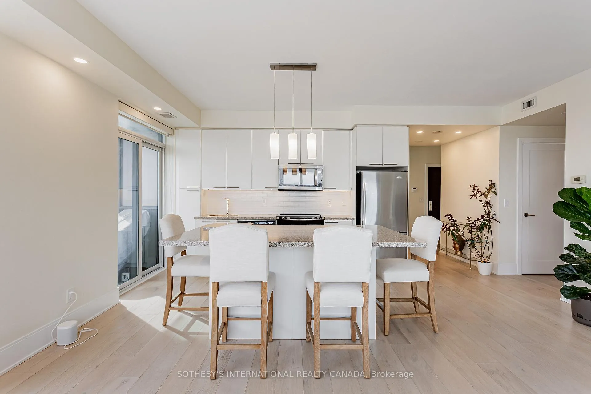 Photo 13 of Unit 2014, 70 Roehampton Avenue, Toronto, Mount Pleasant West — HOMEH