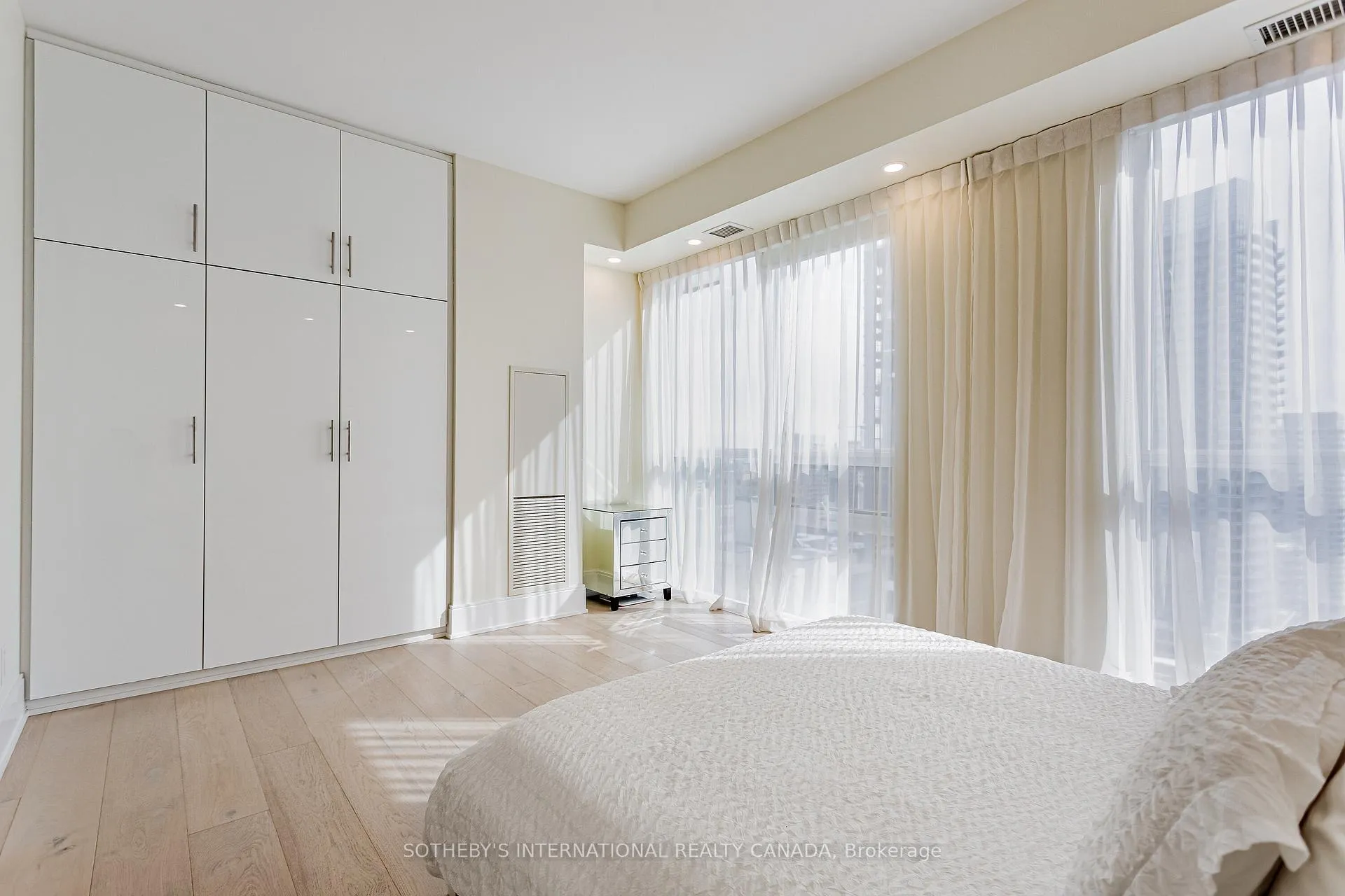 Photo 21 of Unit 2014, 70 Roehampton Avenue, Toronto, Mount Pleasant West — HOMEH