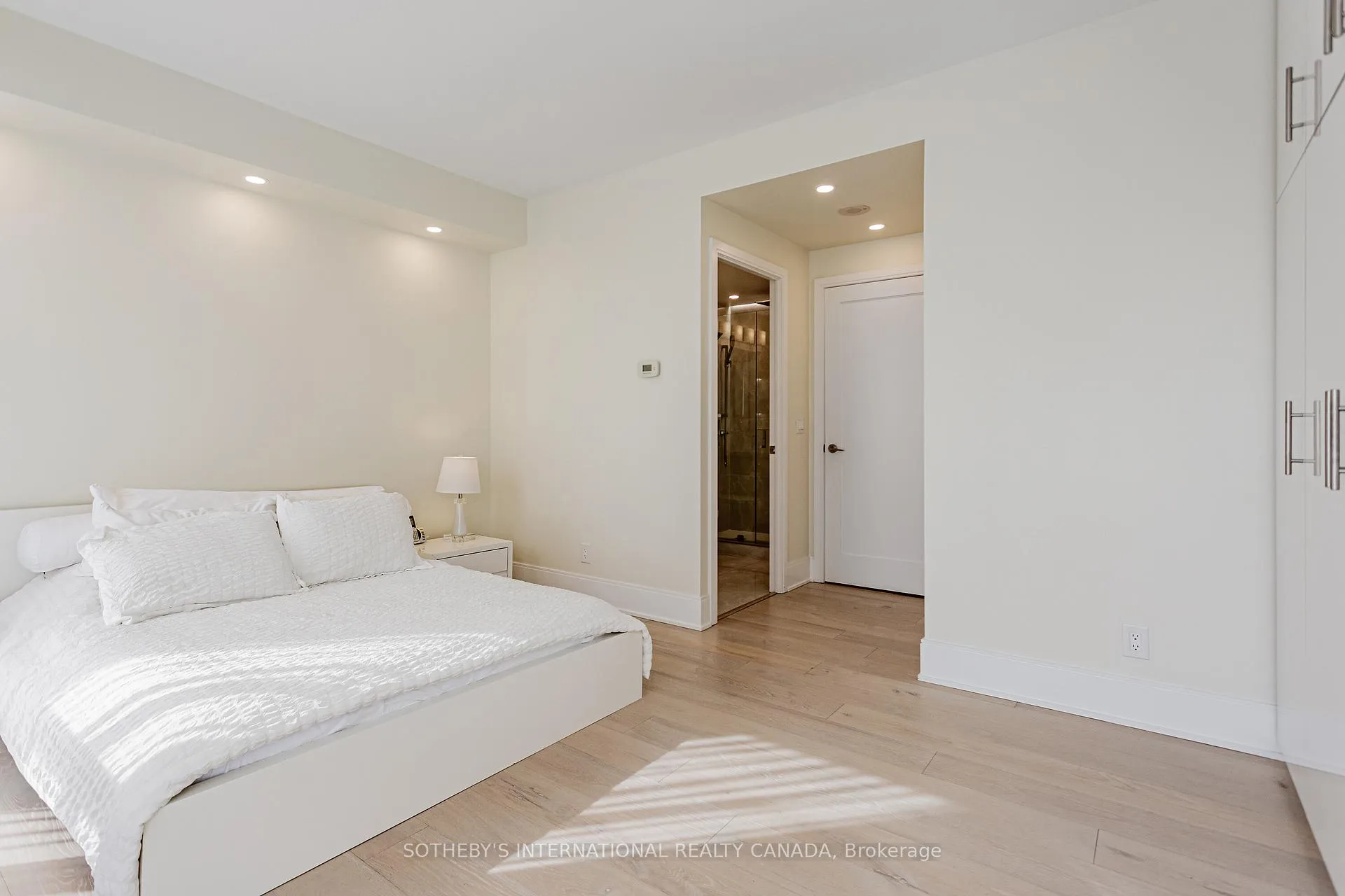 Photo 22 of Unit 2014, 70 Roehampton Avenue, Toronto, Mount Pleasant West — HOMEH