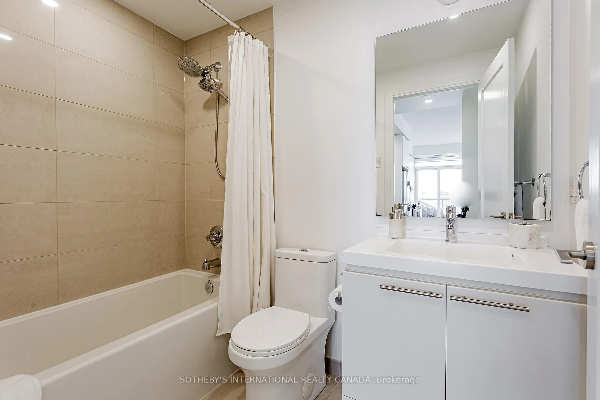 Photo 24 of Unit 2014, 70 Roehampton Avenue, Toronto, Mount Pleasant West — HOMEH