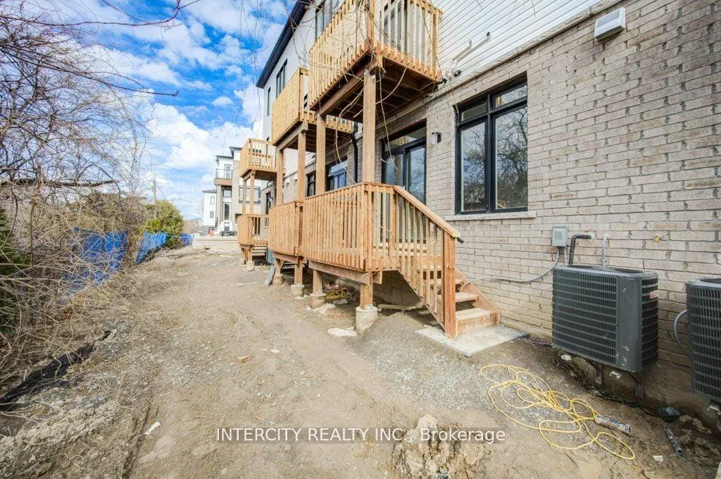 Photo 39 of 78 Sidney Rose Common N, St. Catharines, Glendale/Glenridge — HOMEH