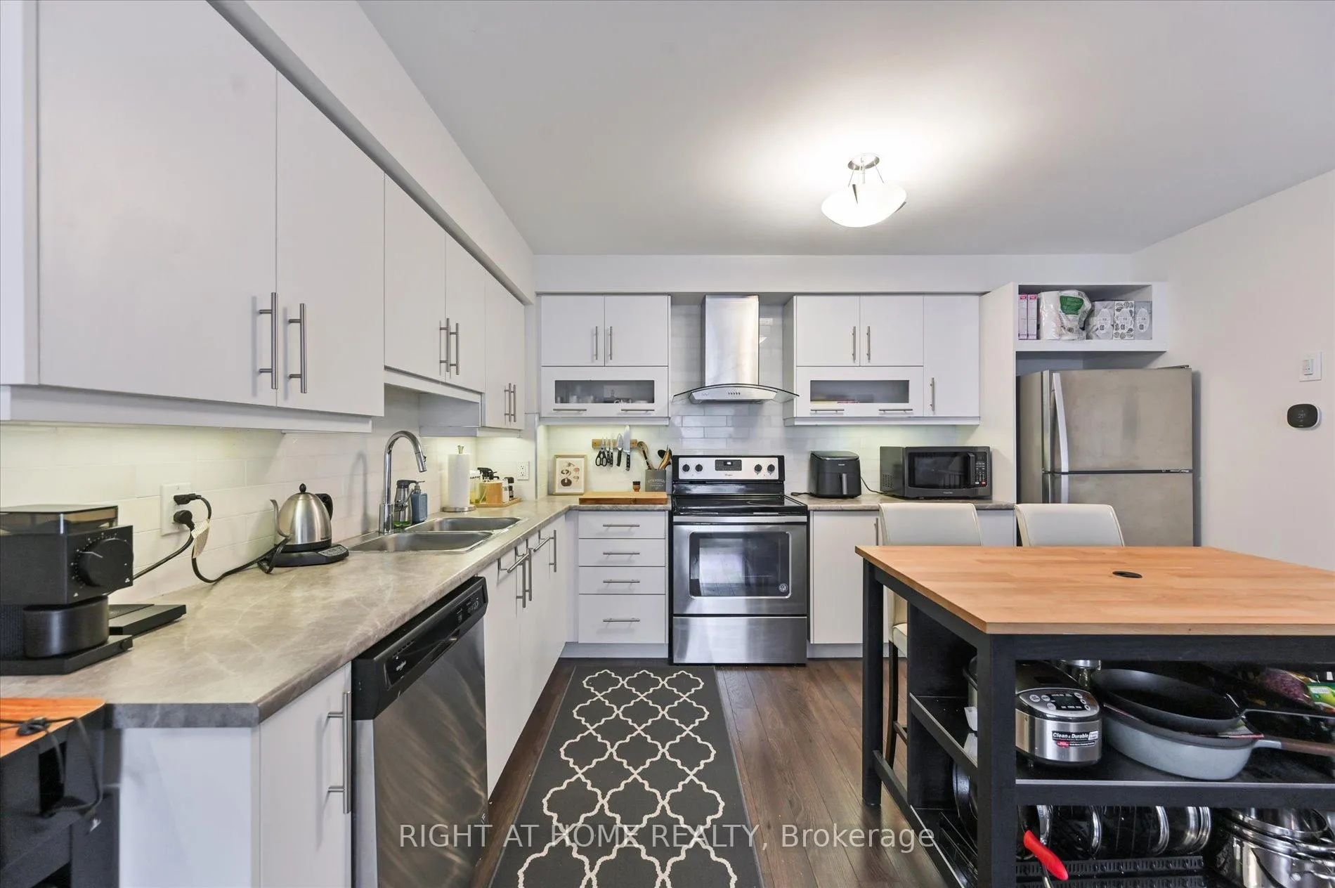 Photo 11 of 28 Pallock Hill Way, Whitby, Pringle Creek — HOMEH