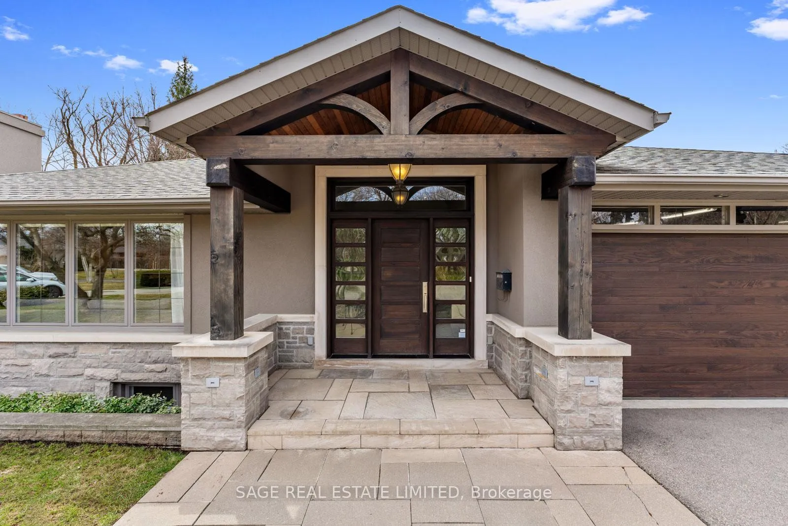 Photo 2 of 31 Ashwood Crescent, Etobicoke, Princess-Rosethorn — HOMEH