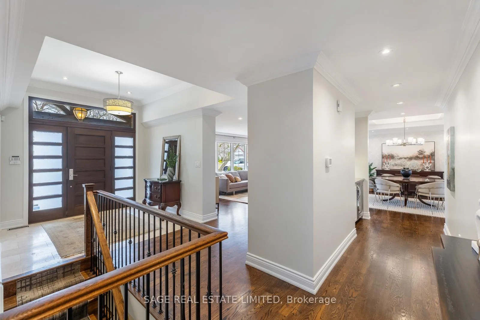Photo 5 of 31 Ashwood Crescent, Etobicoke, Princess-Rosethorn — HOMEH
