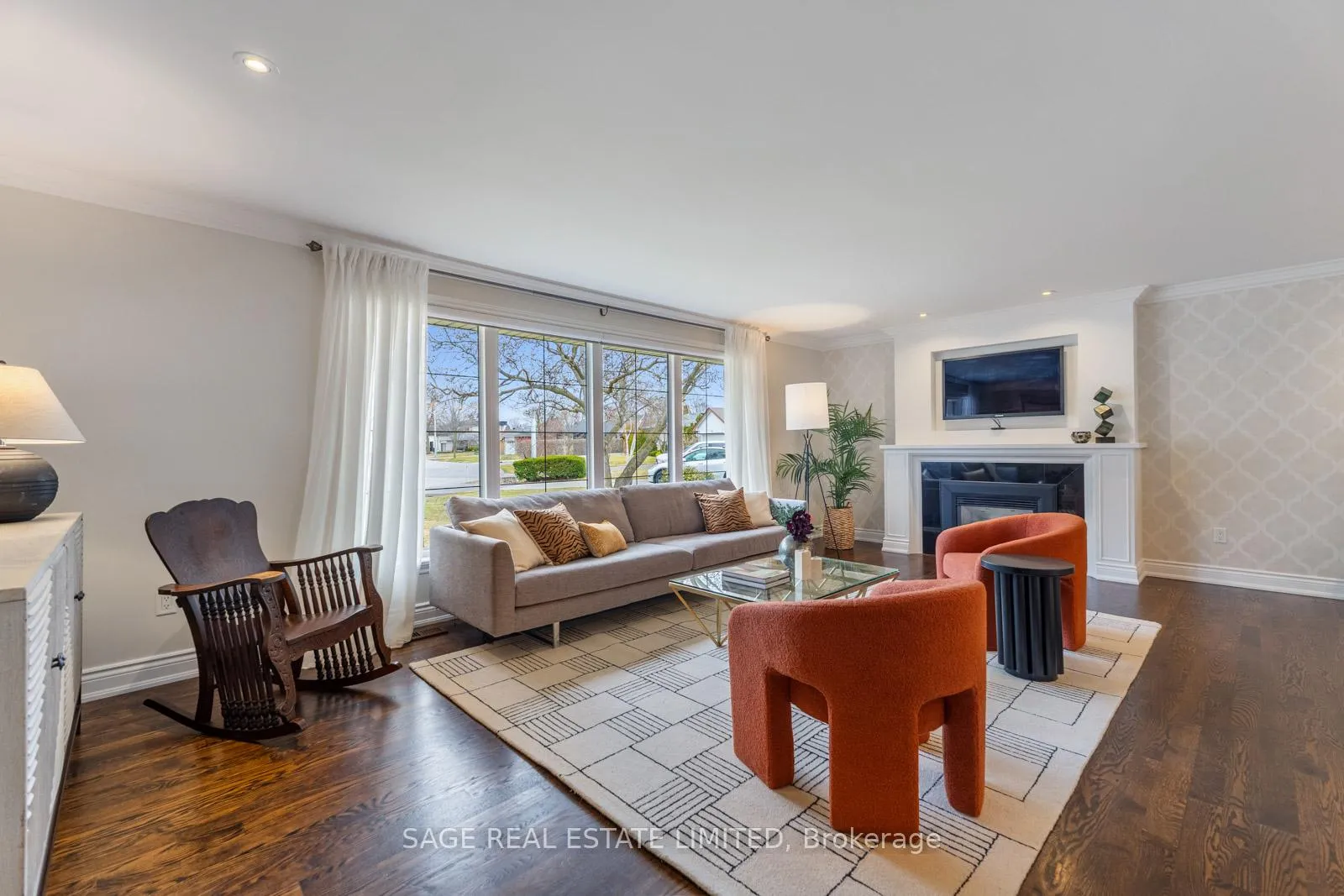 Photo 6 of 31 Ashwood Crescent, Etobicoke, Princess-Rosethorn — HOMEH