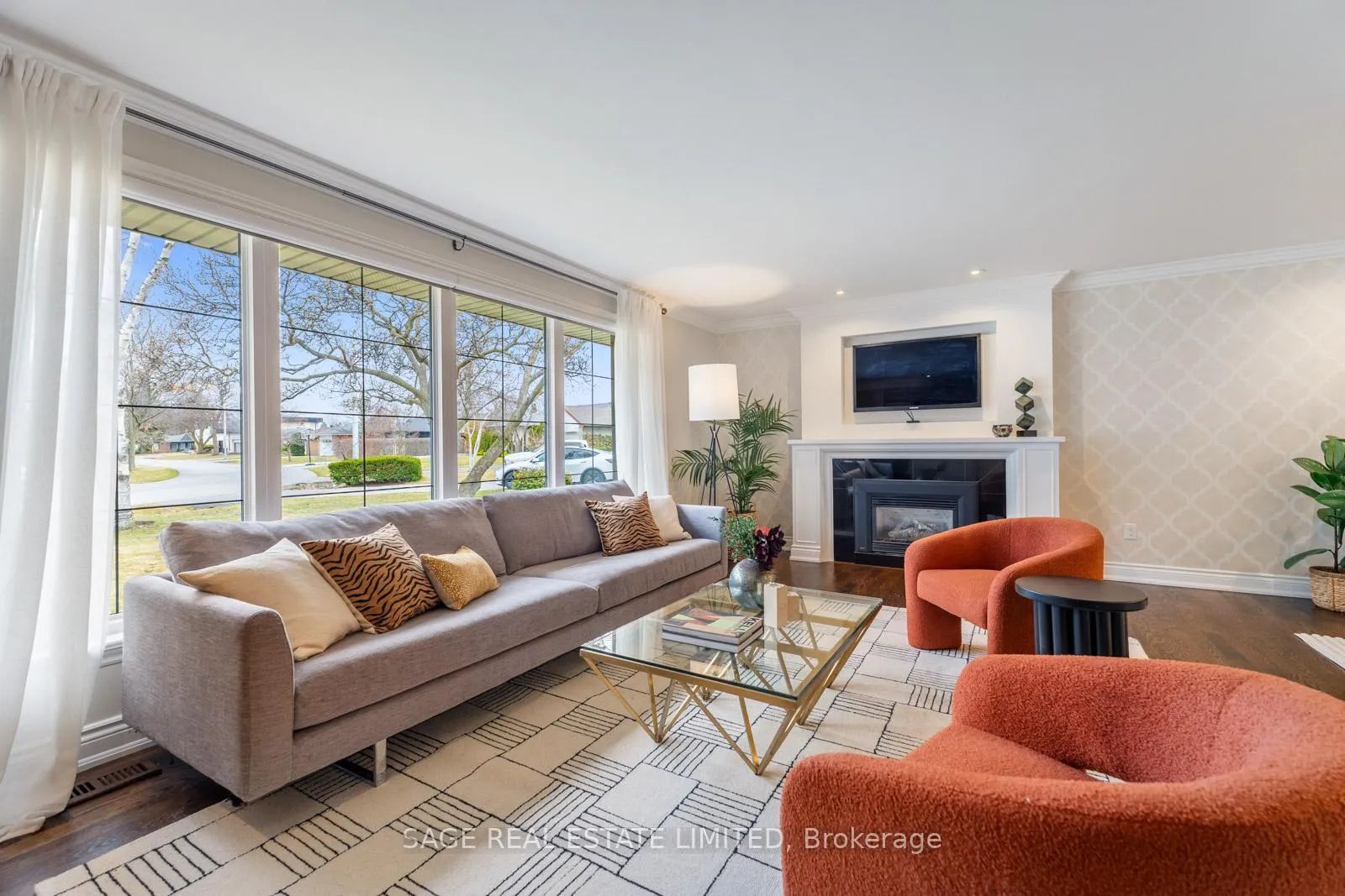 Photo 7 of 31 Ashwood Crescent, Etobicoke, Princess-Rosethorn — HOMEH