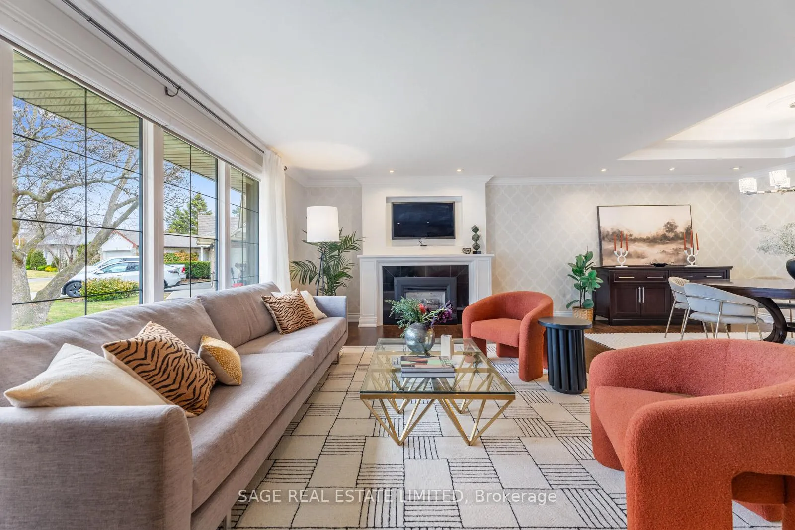 Photo 8 of 31 Ashwood Crescent, Etobicoke, Princess-Rosethorn — HOMEH