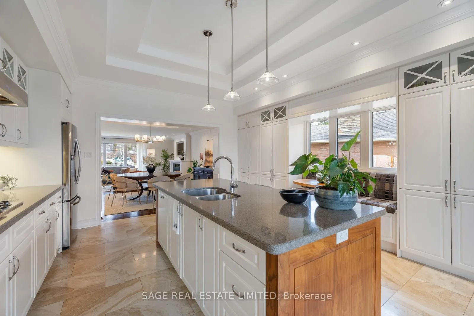 Photo 16 of 31 Ashwood Crescent, Etobicoke, Princess-Rosethorn — HOMEH