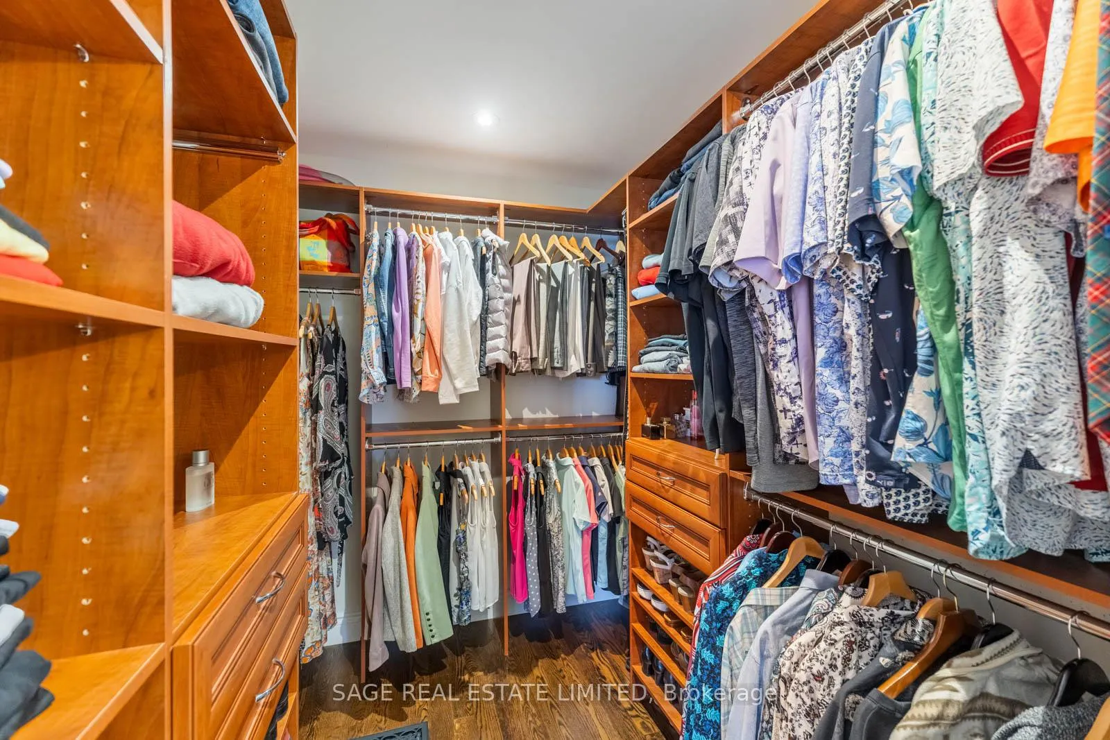 Photo 22 of 31 Ashwood Crescent, Etobicoke, Princess-Rosethorn — HOMEH