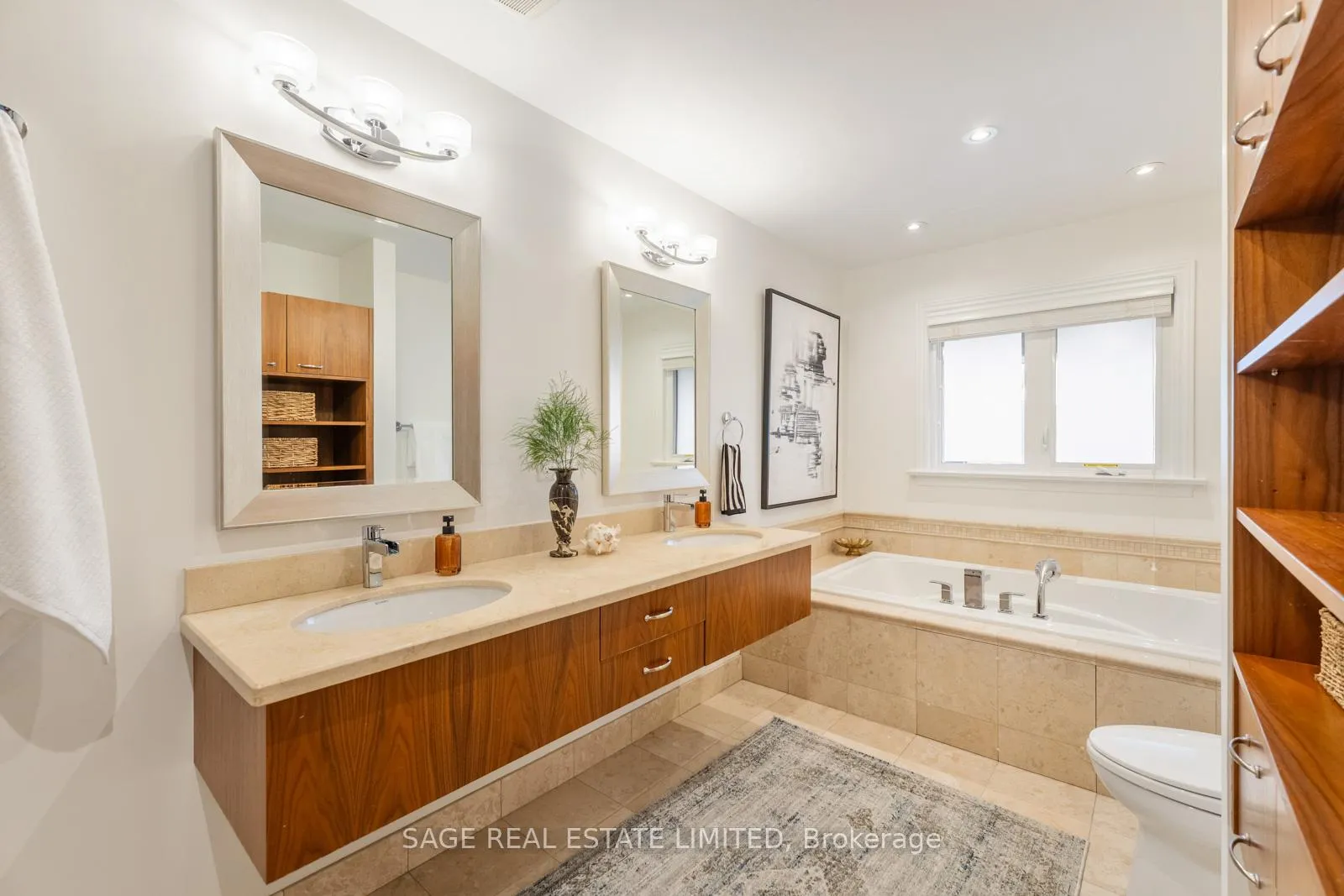 Photo 23 of 31 Ashwood Crescent, Etobicoke, Princess-Rosethorn — HOMEH