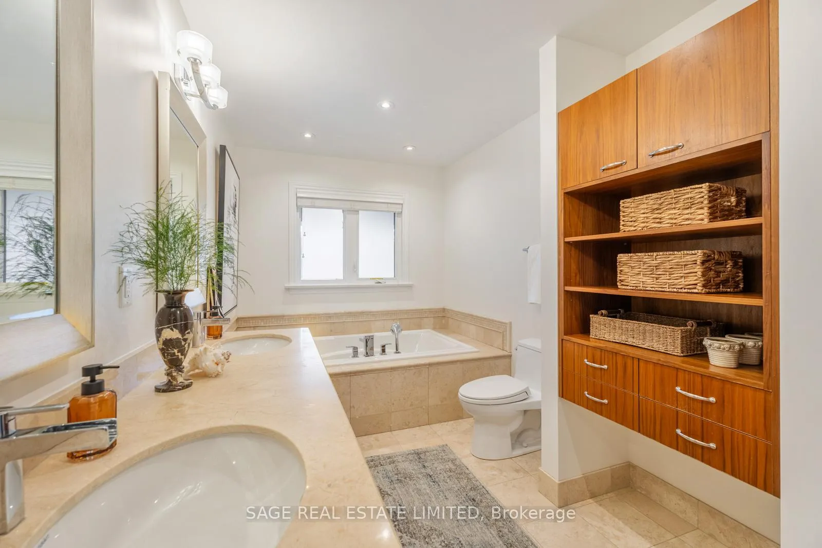 Photo 24 of 31 Ashwood Crescent, Etobicoke, Princess-Rosethorn — HOMEH