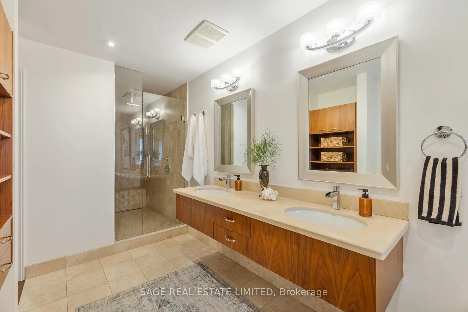 Photo 25 of 31 Ashwood Crescent, Etobicoke, Princess-Rosethorn — HOMEH