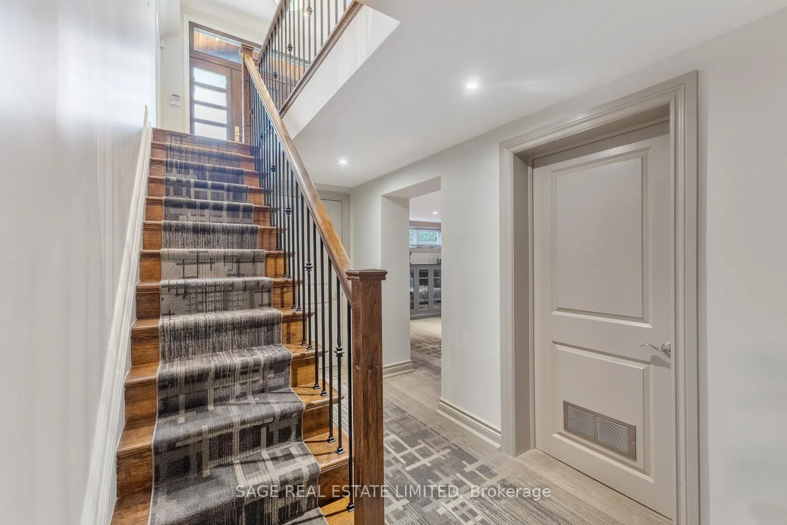 Photo 30 of 31 Ashwood Crescent, Etobicoke, Princess-Rosethorn — HOMEH