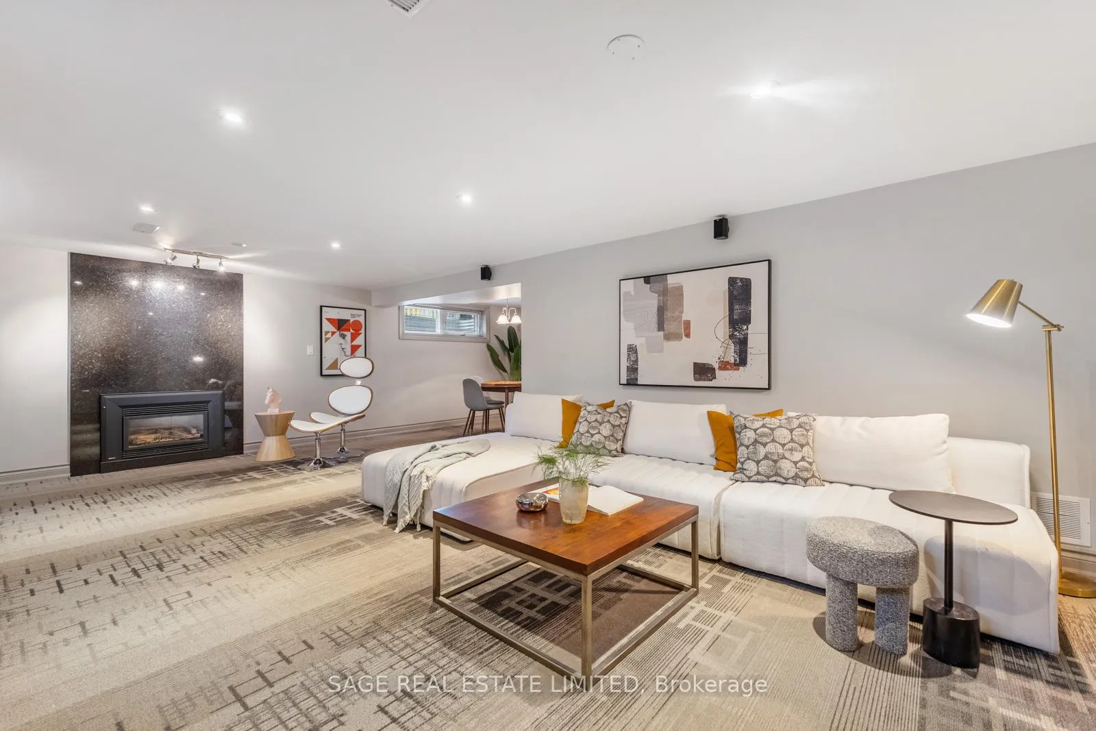 Photo 32 of 31 Ashwood Crescent, Etobicoke, Princess-Rosethorn — HOMEH