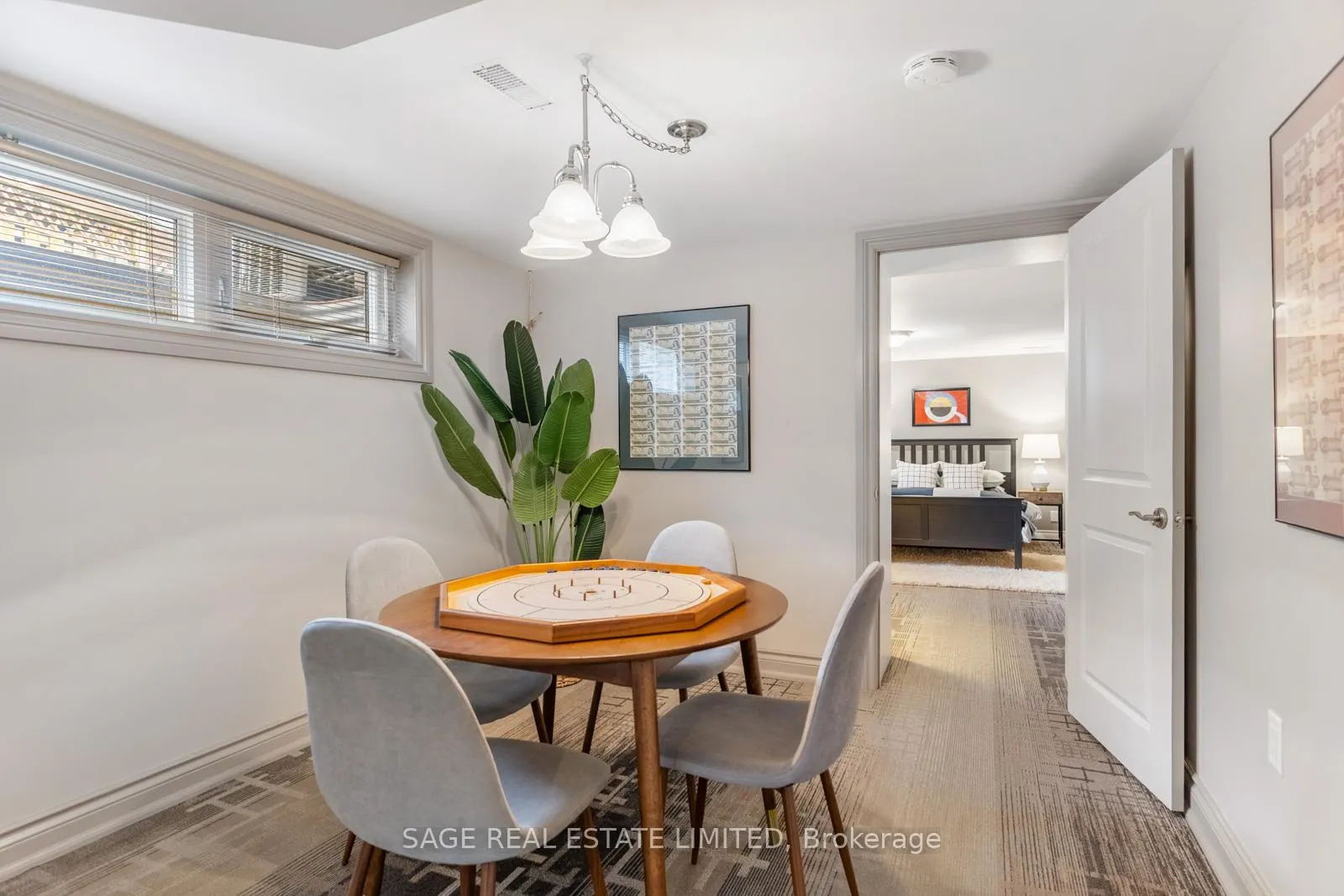 Photo 35 of 31 Ashwood Crescent, Etobicoke, Princess-Rosethorn — HOMEH