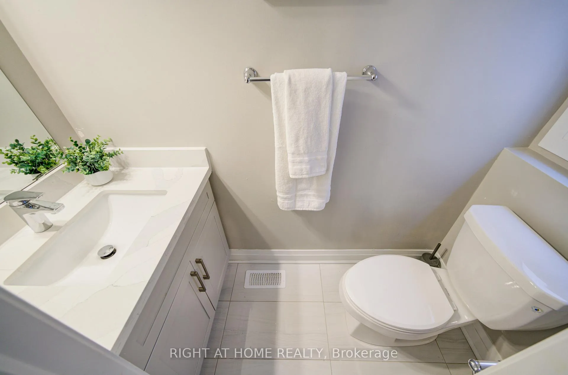Photo 7 of 3007 Hollyberry Trail, Pickering, Rural Pickering — HOMEH