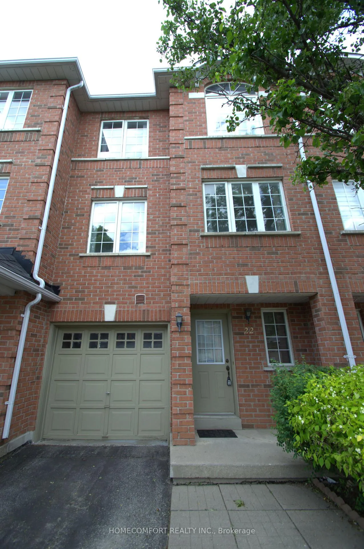Photo 2 of 22 Interlacken Way, Markham, Unionville — HOMEH
