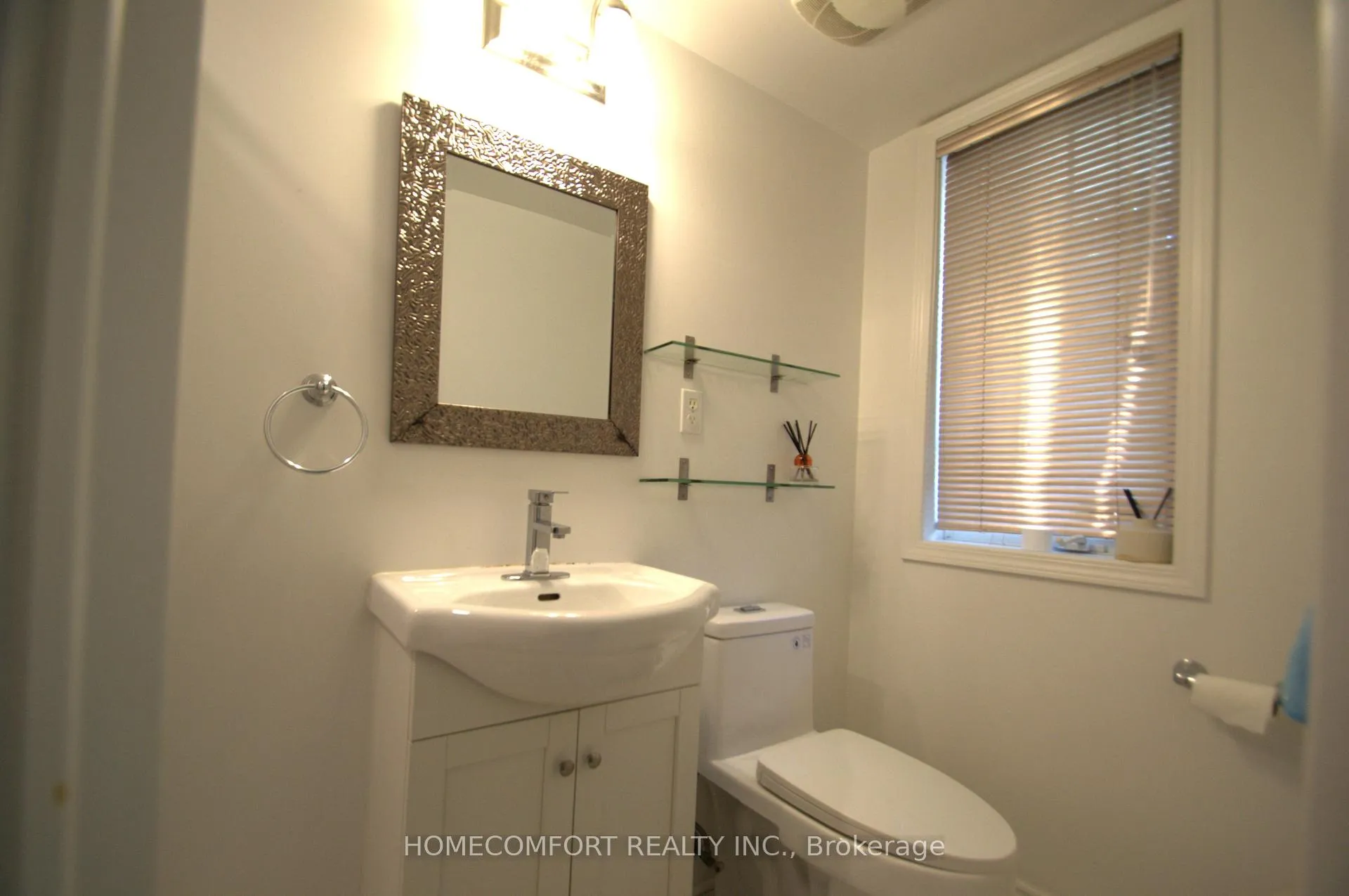 Photo 4 of 22 Interlacken Way, Markham, Unionville — HOMEH