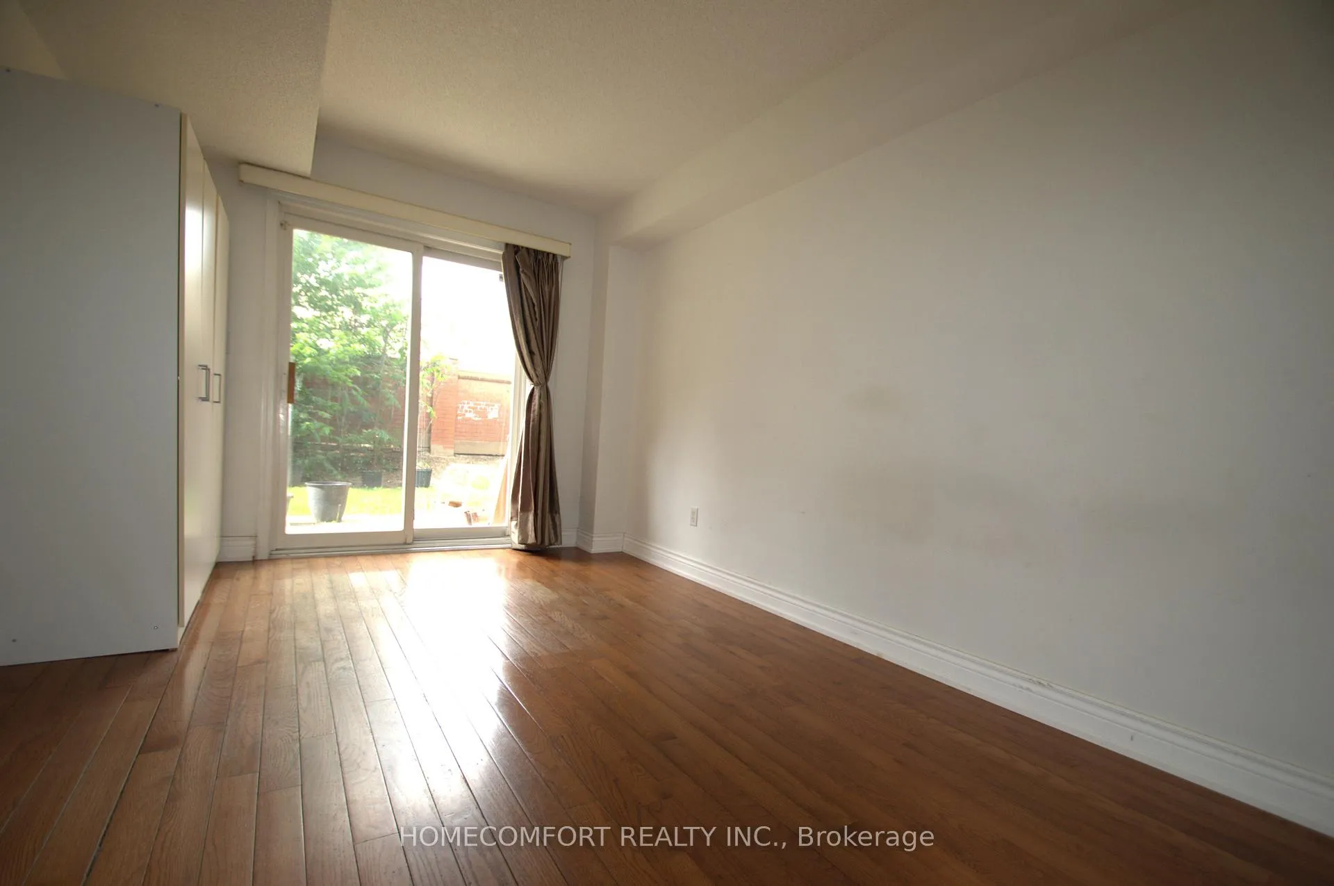 Photo 5 of 22 Interlacken Way, Markham, Unionville — HOMEH